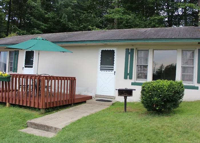 Hill View Motel And Cottages